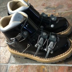 CJB ankle boots in shiny black leather size 38